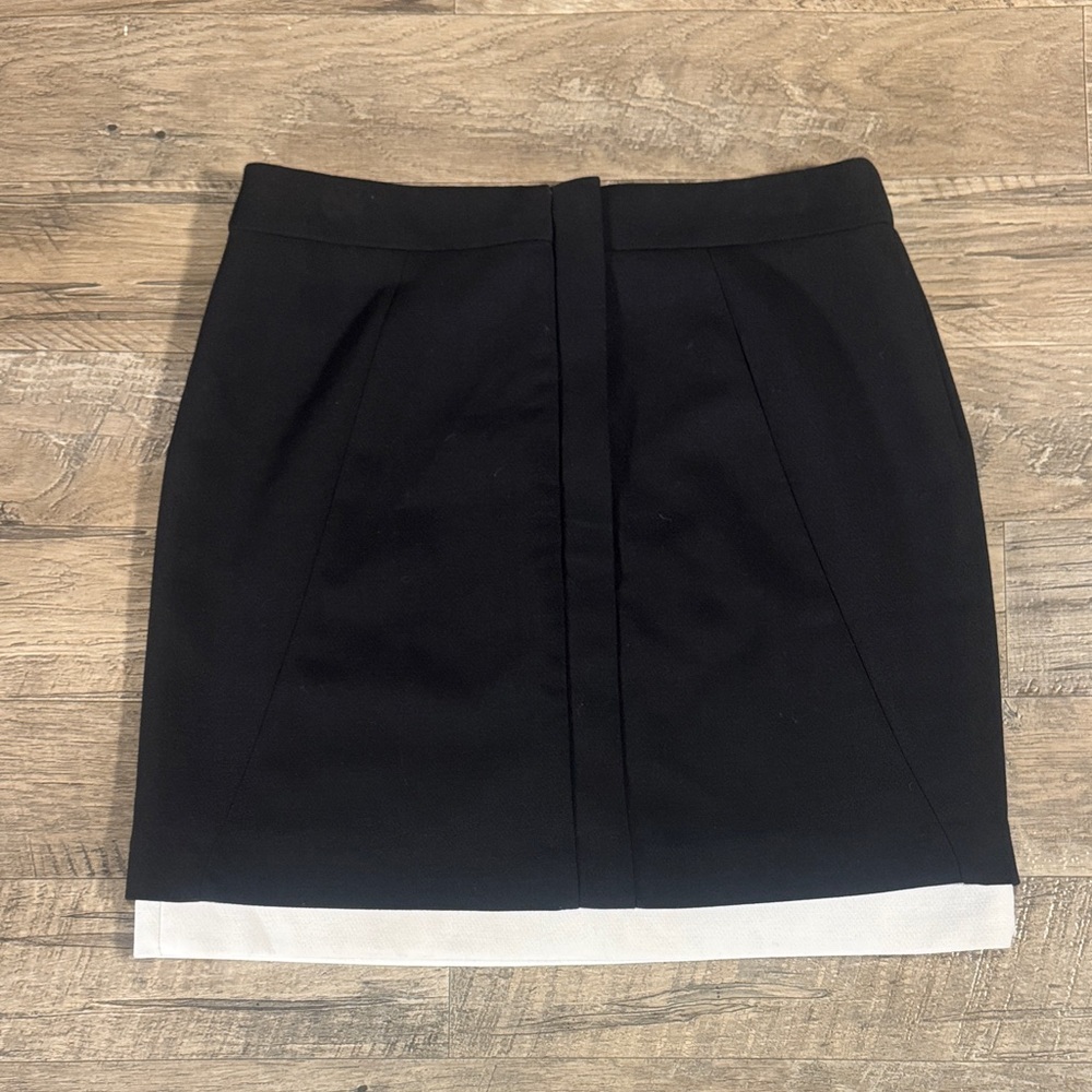Banana Republic Black Skirt with White Trim Liner - Size 6